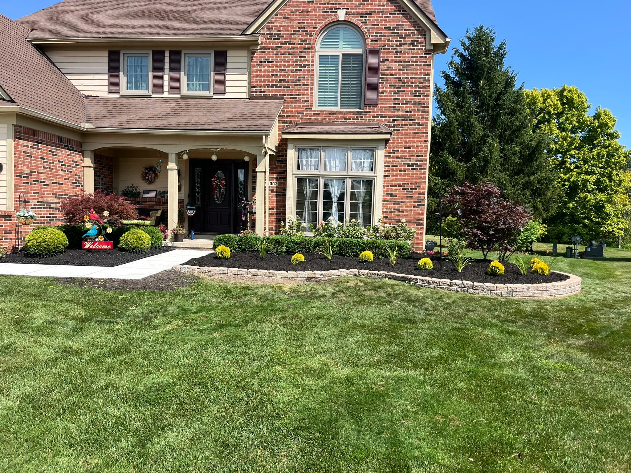 Front Yard Landscaping with Retaining Wall