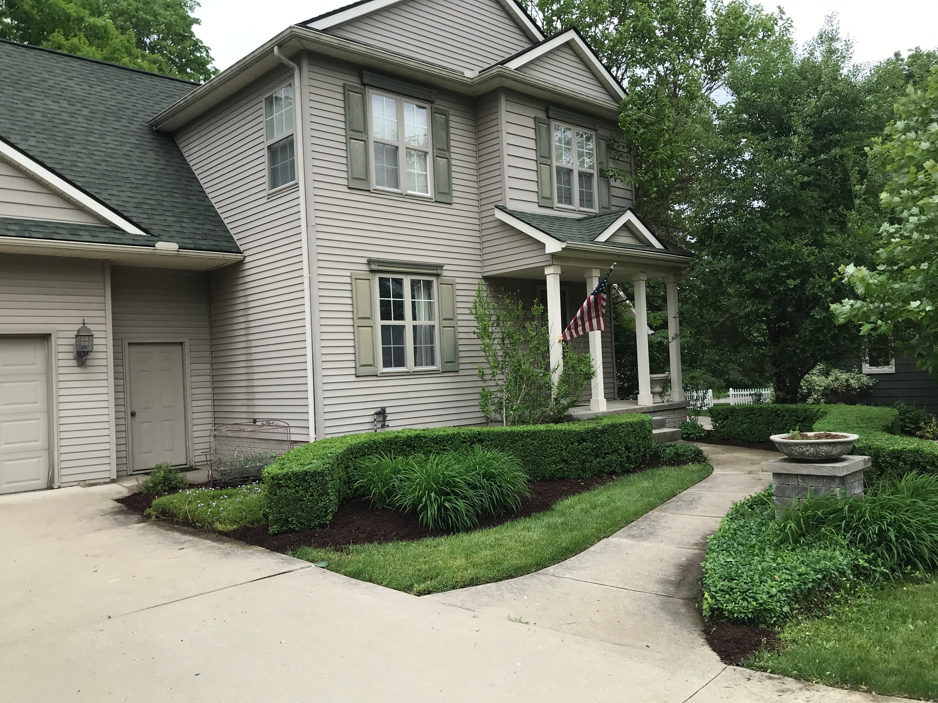 Shrub Trimming & Mulch Refresh