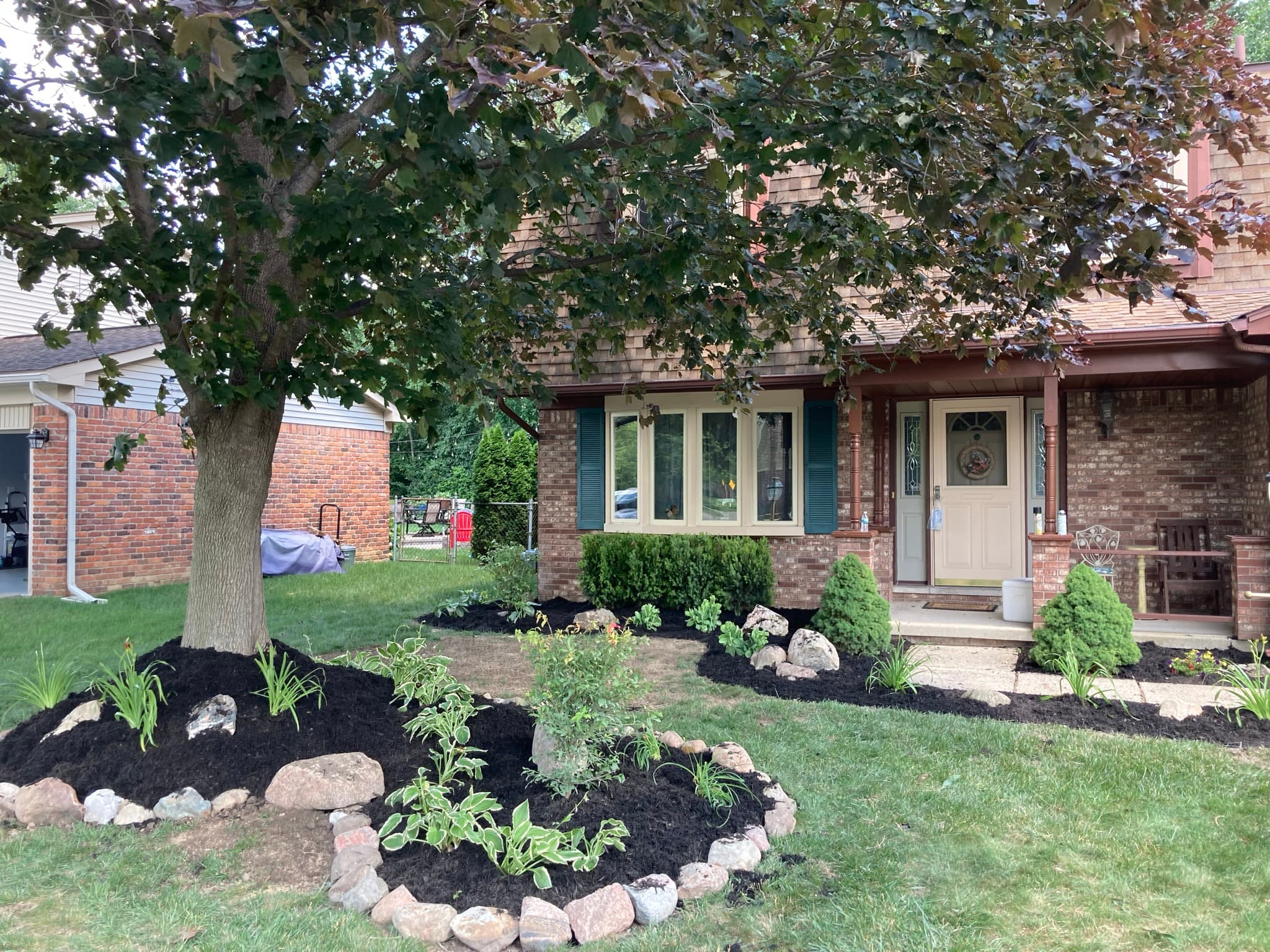 Front Garden Bed Refresh